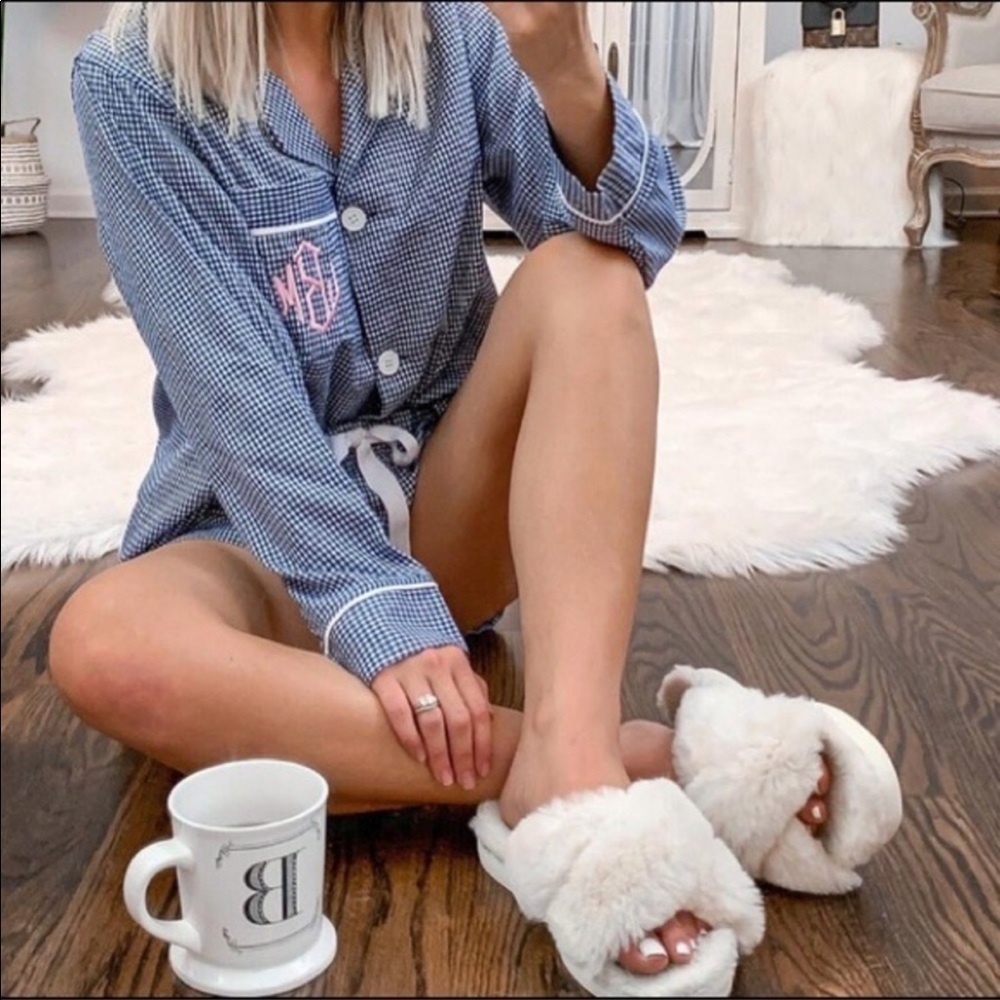 Fuzzy Faux Fur Off White Criss Cross Slippers